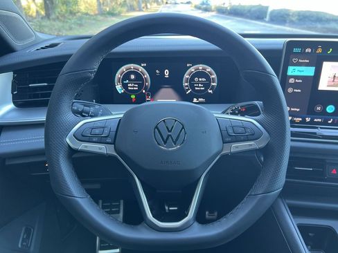 New 2026 Volkswagen Tiguan SE R-Line image 14