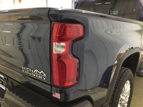 Used 2022 Chevrolet Silverado 2500 High Country w/ Technology Package image 25
