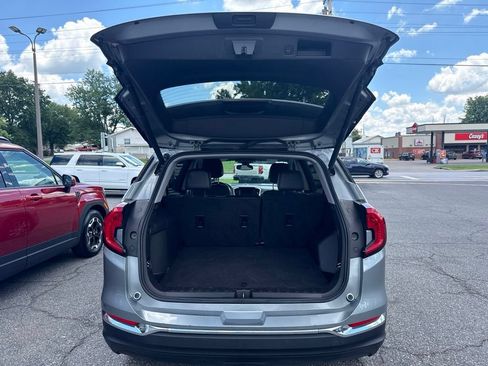 Used 2024 GMC Terrain SLT AWD/4WD image 9