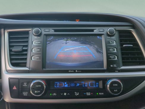 Used 2015 Toyota Highlander XLE FWD image 23