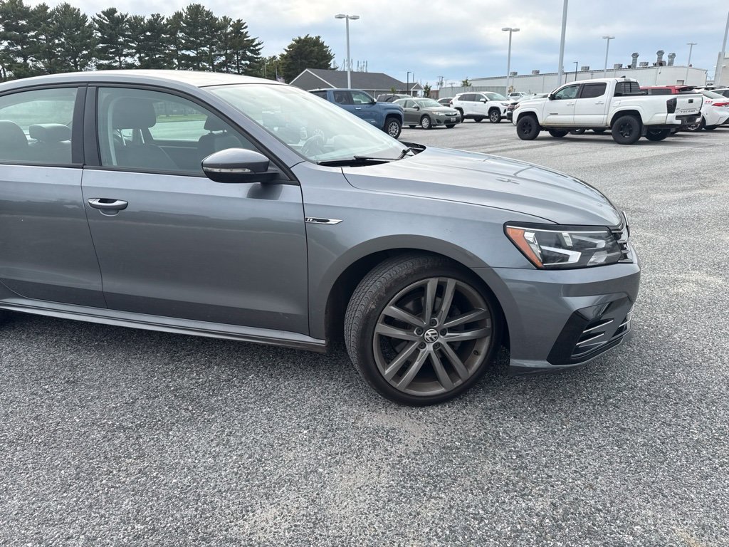 Used 2018 Volkswagen Passat 2.0T R-Line FWD image 4
