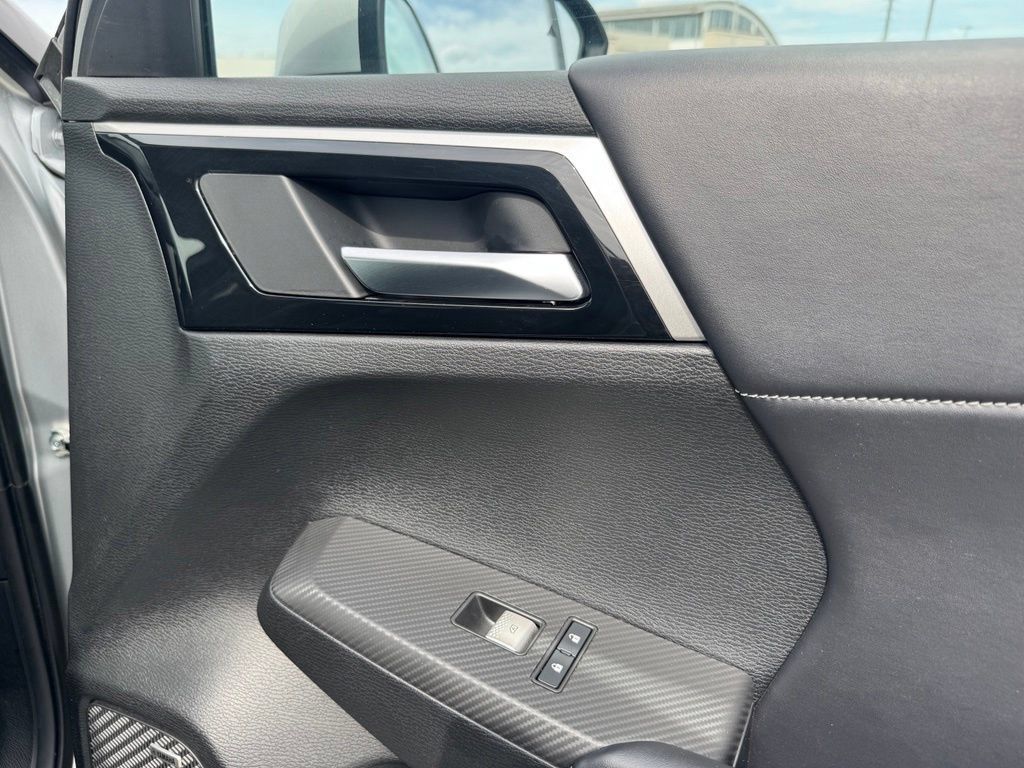 Used 2025 Mitsubishi Outlander SE AWD/4WD image 32