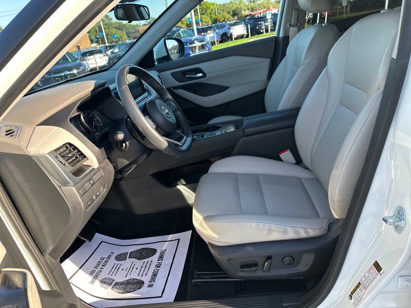 Used 2023 Nissan Rogue SV w/ SV Premium B Package FWD image 13