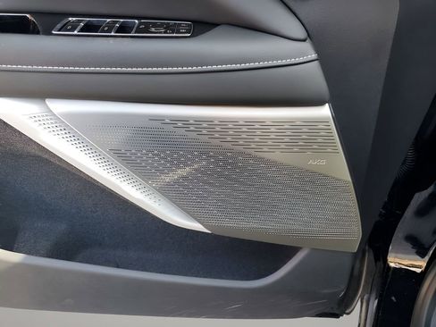 New 2026 Cadillac Optiq Luxury 1 image 29