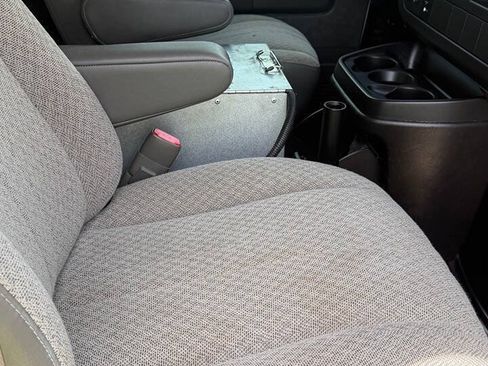 Used 2014 Chevrolet Express 2500 RWD image 45