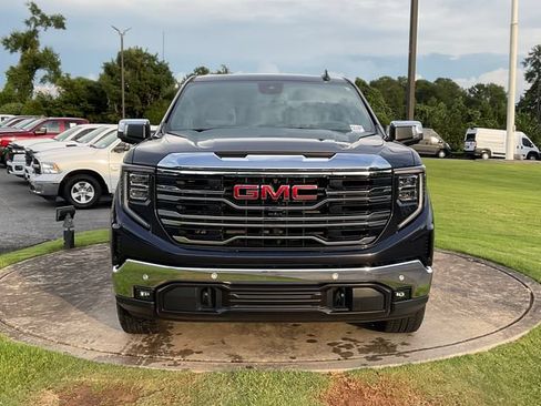Used 2024 GMC Sierra 1500 SLT w/ SLT Premium Plus Package AWD/4WD image 2