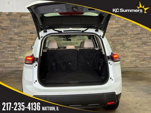 Certified 2025 Nissan Rogue SV image 7