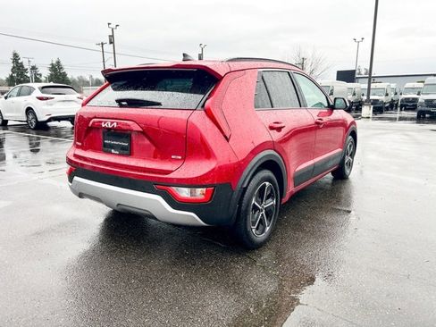 Used 2024 Kia Niro EX image 7