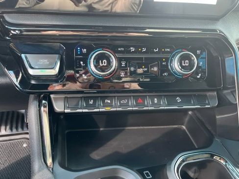 Used 2024 GMC Sierra 2500 AT4 w/ AT4 Premium Plus Package AWD/4WD image 19