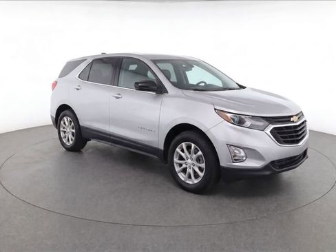 Used 2018 Chevrolet Equinox LS FWD image 2