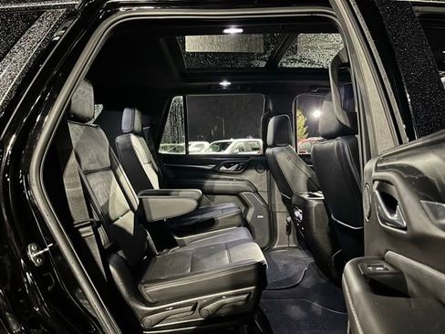 Used 2022 GMC Yukon Denali w/ Denali Premium Package image 28