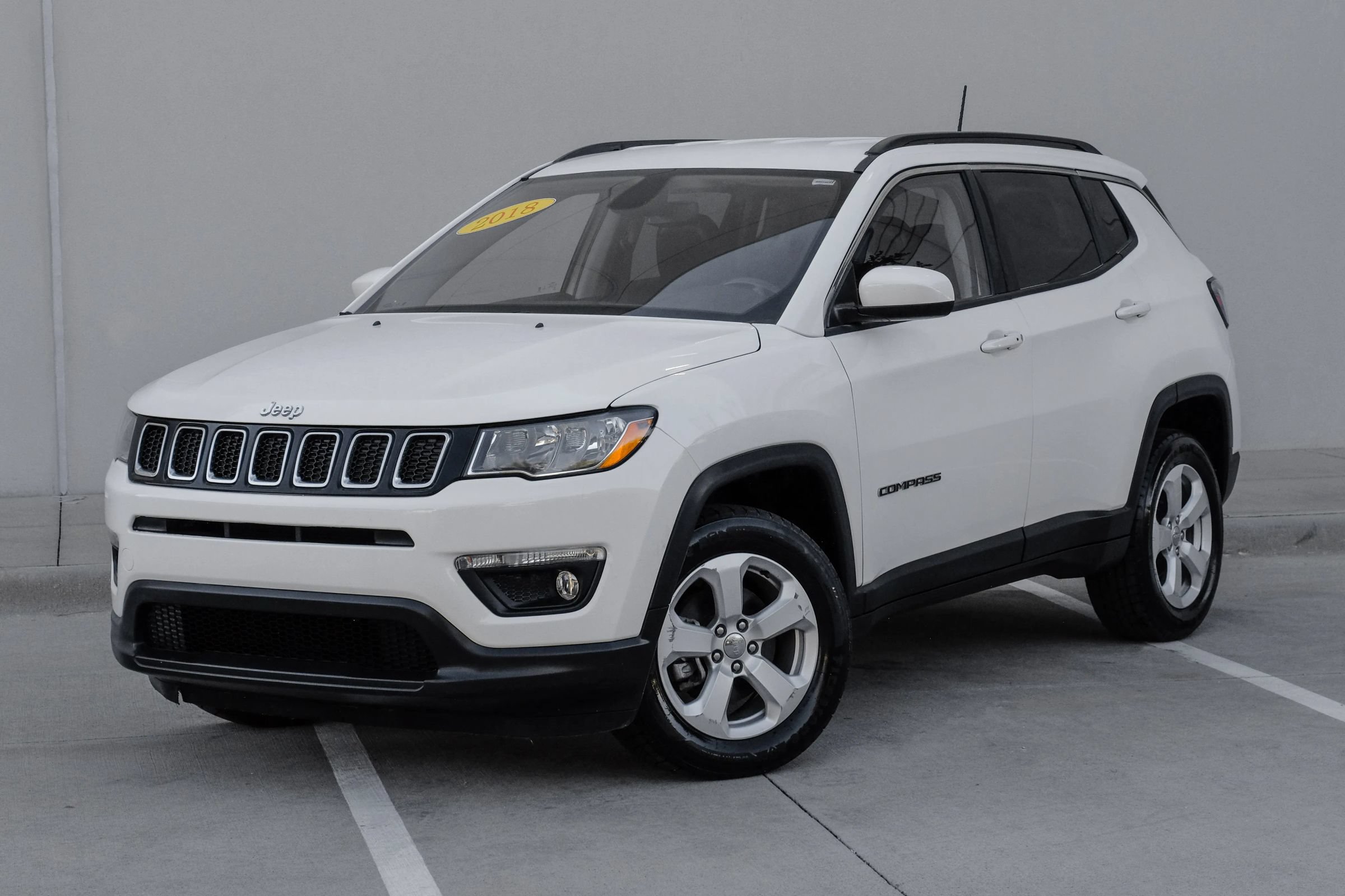Used 2018 Jeep Compass Latitude w/ Popular Equipment Group AWD/4WD image 6
