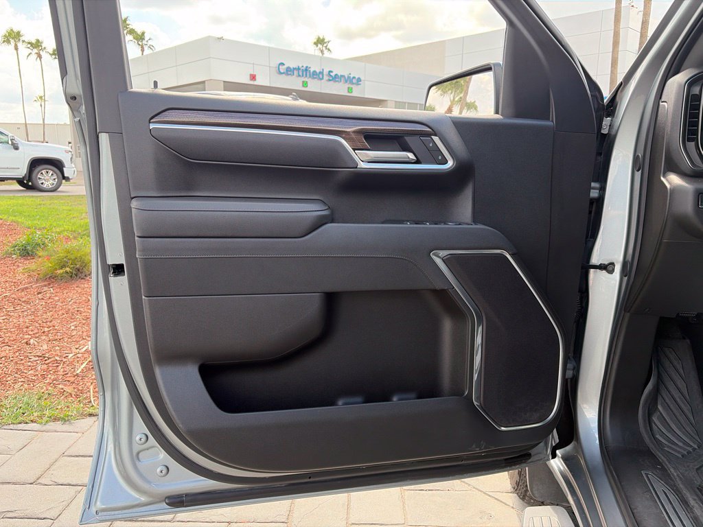 Used 2025 Chevrolet Silverado 1500 LT AWD/4WD image 15