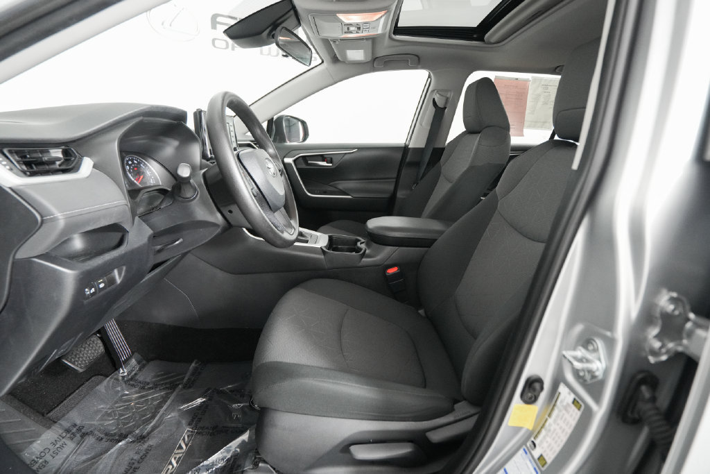 Used 2019 Toyota RAV4 XLE AWD/4WD image 9