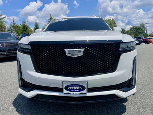 Used 2021 Cadillac Escalade Sport AWD/4WD image 2