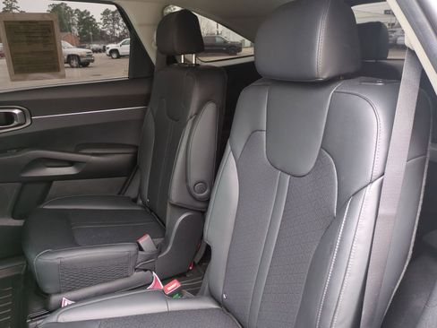 Used 2023 Kia Sorento EX image 24