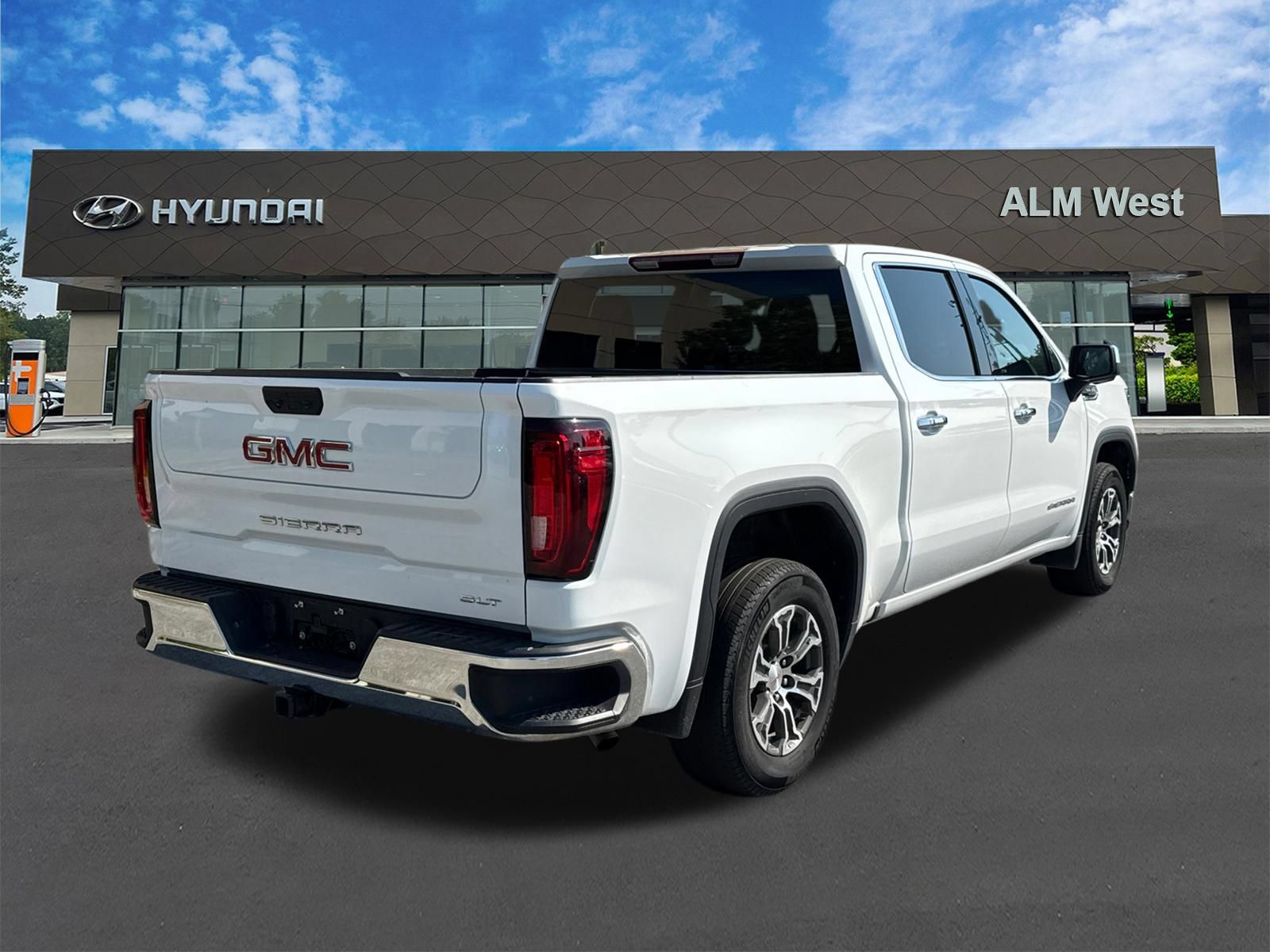 Used 2025 GMC Sierra 1500 SLT RWD image 5
