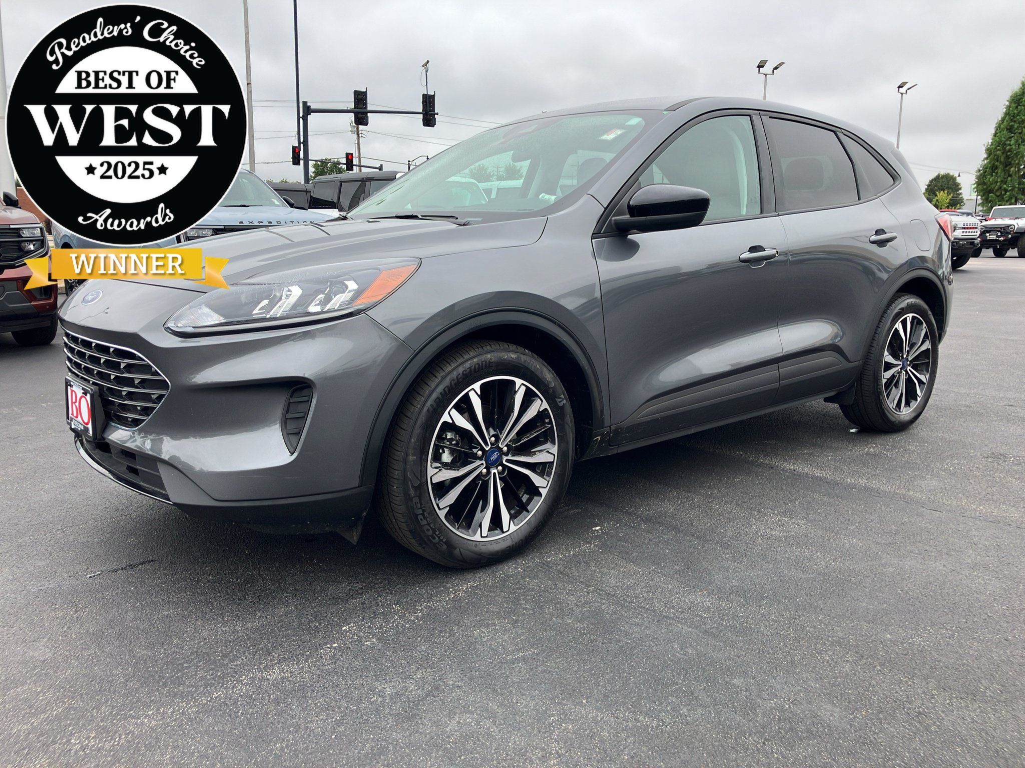 Used 2022 Ford Escape SE w/ SE Sport Appearance Package FWD image 1