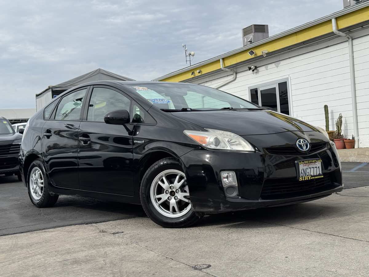 Used 2010 Toyota Prius Three w/ Navigation Pkg FWD image 2