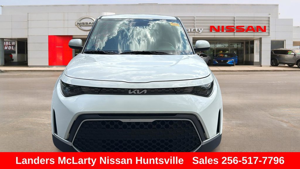 Used 2025 Kia Soul LX FWD image 11