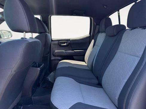 Certified 2022 Toyota Tacoma TRD Sport w/ Technology Package AWD/4WD image 11