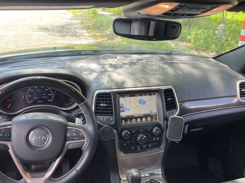 Used 2017 Jeep Grand Cherokee Overland AWD/4WD image 7