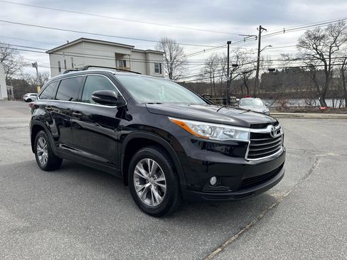 Used 2015 Toyota Highlander XLE AWD/4WD image 6