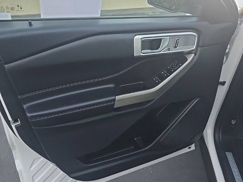 Used 2023 Ford Explorer Limited AWD/4WD image 11