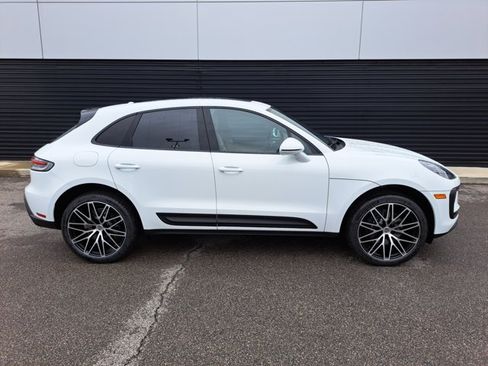 Used 2026 Porsche Macan AWD/4WD image 8