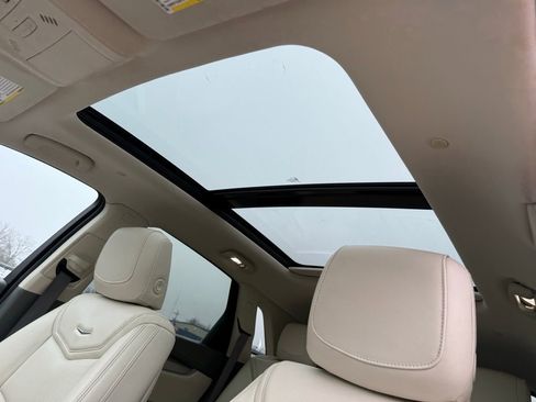 Used 2018 Cadillac XT5 Luxury w/ Driver Awareness Package image 16