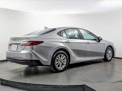 Used 2025 Toyota Camry LE image 8