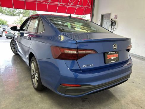 Used 2024 Volkswagen Jetta SE FWD image 6