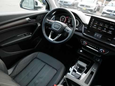 Used 2025 Audi Q5 2.0T Premium w/ Convenience Plus Package AWD/4WD image 9