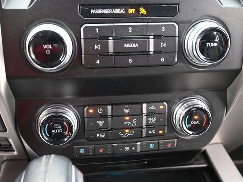 Used 2019 Ford F150 Platinum w/ Equipment Group 701A Luxury AWD/4WD image 14