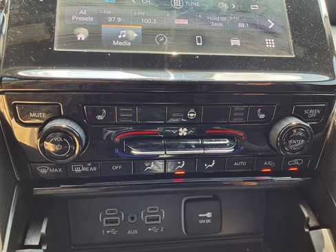 Used 2024 Jeep Grand Cherokee L Laredo RWD image 12