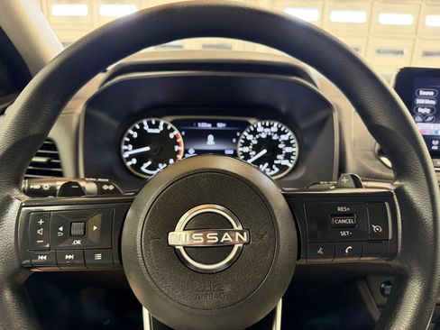 Used 2024 Nissan Rogue S FWD image 18