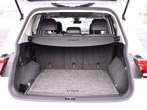 Used 2022 Volkswagen Tiguan SE image 33