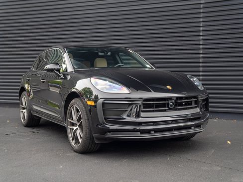 Used 2026 Porsche Macan AWD/4WD image 26