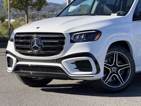 New 2026 Mercedes-Benz GLS 450 4MATIC image 3