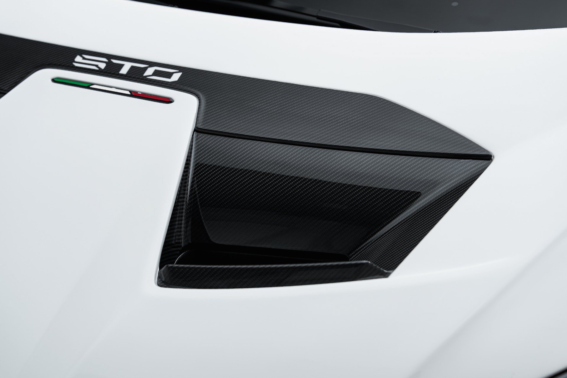 Used 2022 Lamborghini Huracan STO RWD image 26