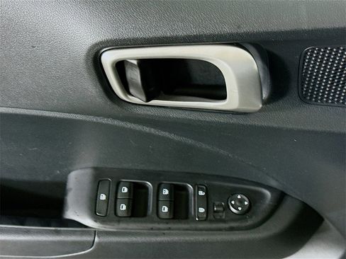 Certified 2025 Hyundai Venue SEL image 23