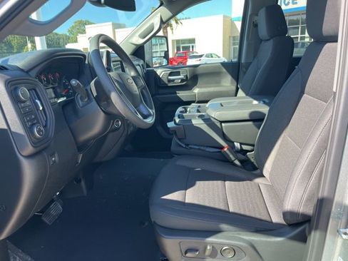 Used 2026 Chevrolet Silverado 2500 Custom w/ Custom Value Package image 18