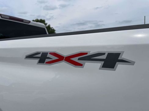 Used 2024 Chevrolet Silverado 2500 LT AWD/4WD image 11