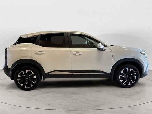 Used 2025 Nissan Kicks SV AWD/4WD image 7