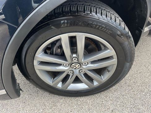 Used 2015 Volkswagen Touareg TDI image 39