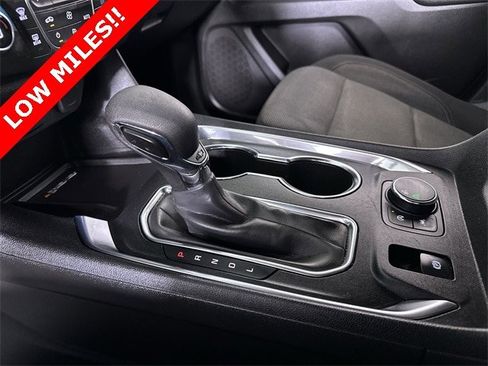 Used 2023 Chevrolet Traverse LT image 16