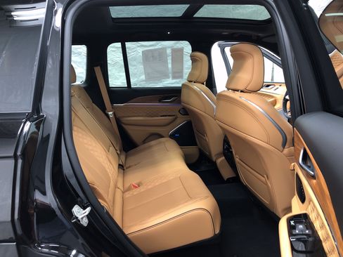 Certified 2024 Jeep Grand Cherokee Summit AWD/4WD image 10