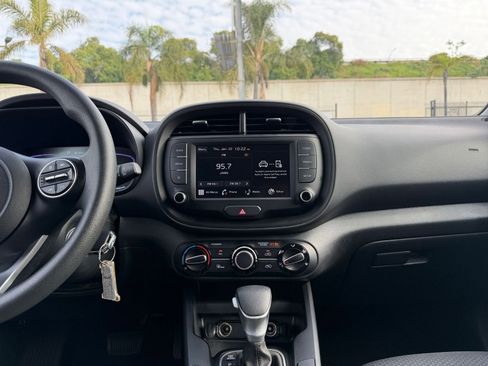 Used 2025 Kia Soul LX w/ LX Technology Package image 18