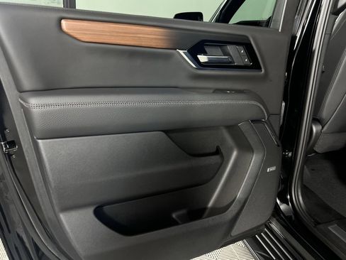 Used 2025 GMC Yukon XL Denali image 28