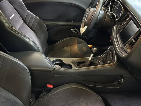Used 2015 Dodge Challenger SRT w/ Technology Group image 21